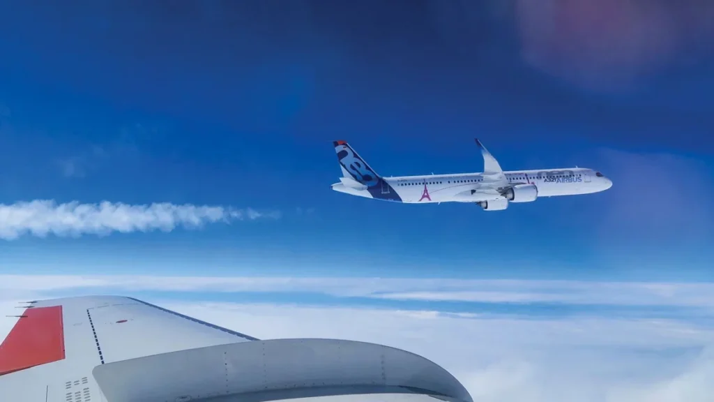 The White Lines in the Sky Are Warming the Planet More Than You Think — contrails, aviation climate impact, vapour trails