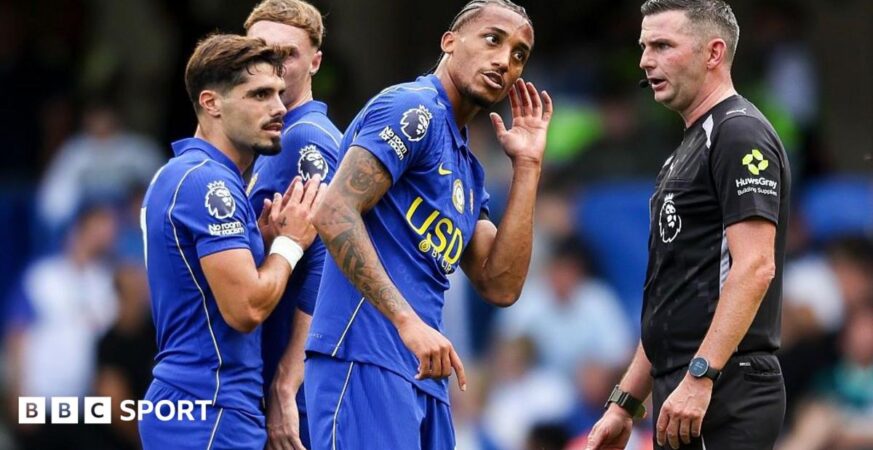 When the Headsets Go Silent: How Michael Oliver Refereed a Premier League Thriller Without Radio Contact