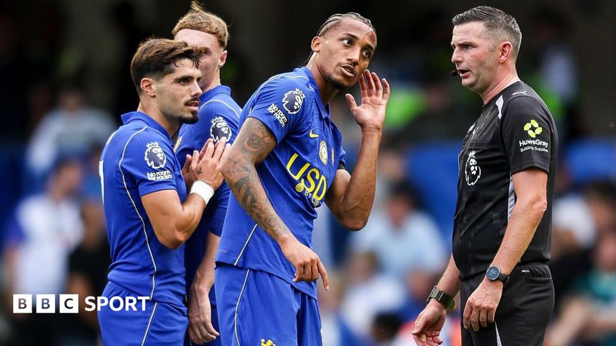 When the Headsets Go Silent: How Michael Oliver Refereed a Premier League Thriller Without Radio Contact
